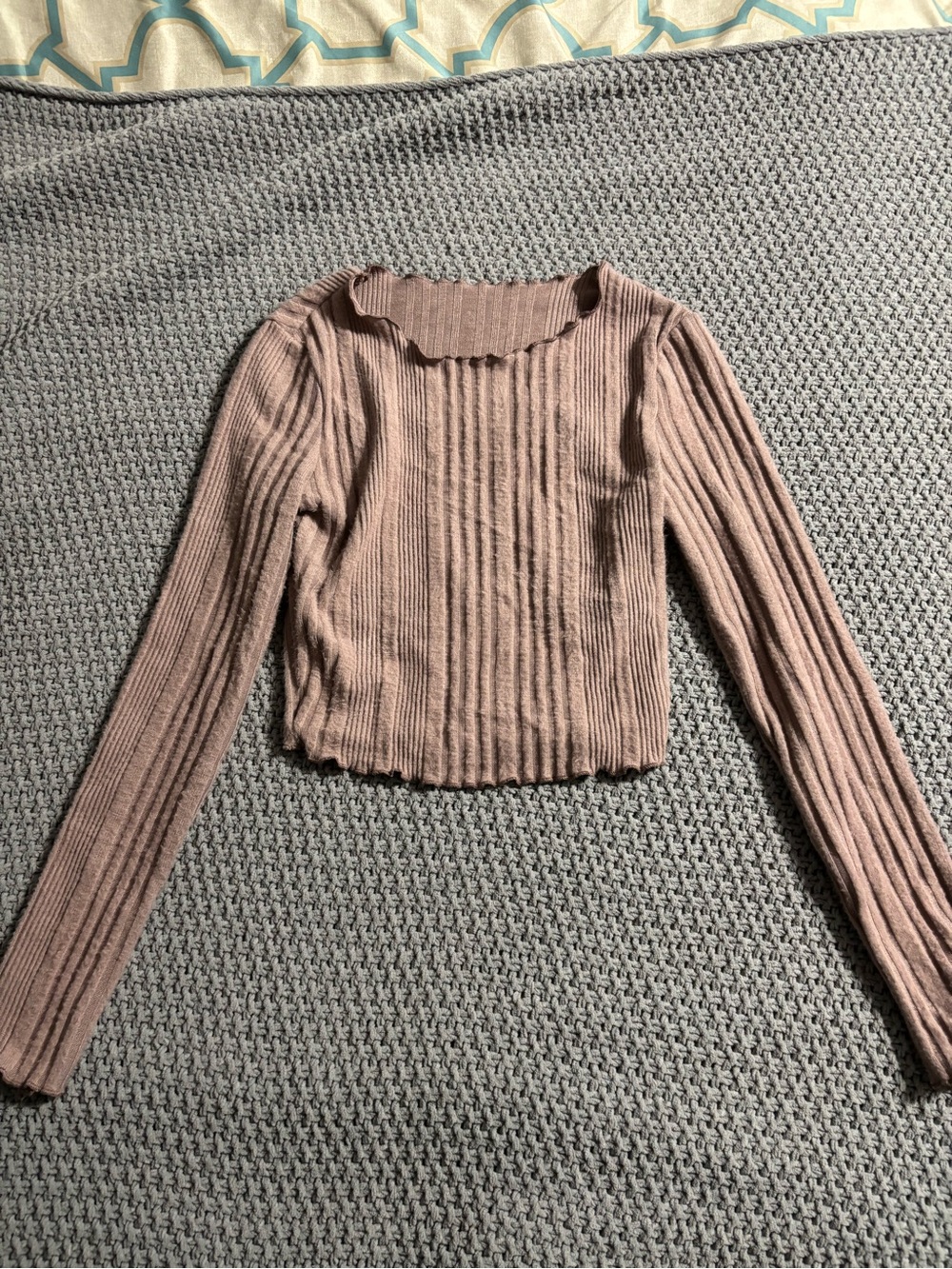 Long Sleeve Ribbed Crop Top in Mauve Pink